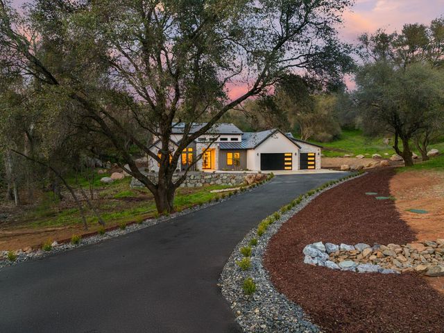 7569 Old Pear Hill Ln, Penryn, CA 95663