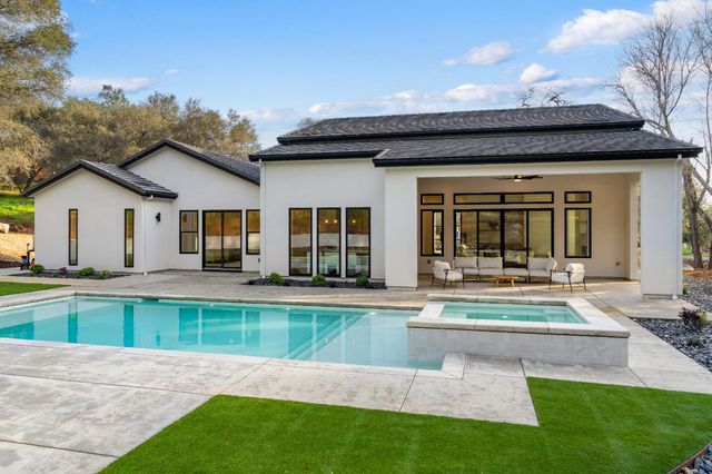 7569 Old Pear Hill Ln, Penryn, CA 95663