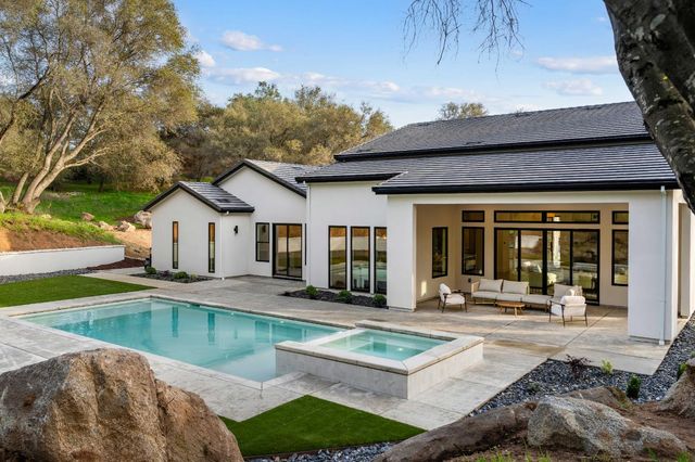 7569 Old Pear Hill Ln, Penryn, CA 95663