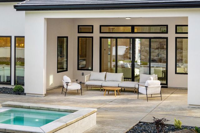 7569 Old Pear Hill Ln, Penryn, CA 95663