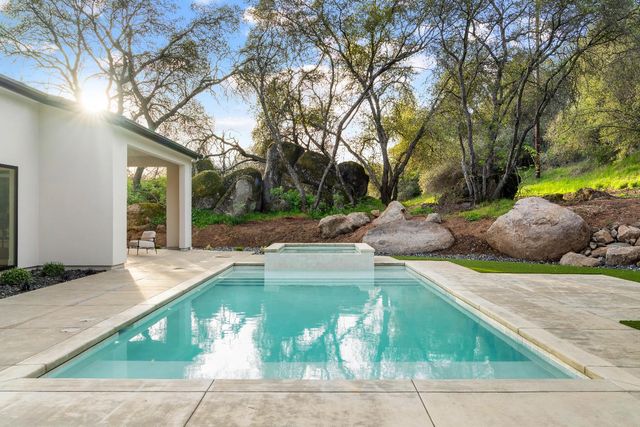 7569 Old Pear Hill Ln, Penryn, CA 95663