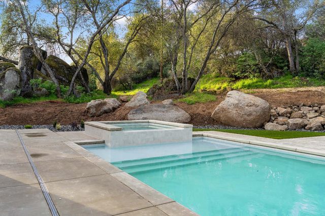 7569 Old Pear Hill Ln, Penryn, CA 95663