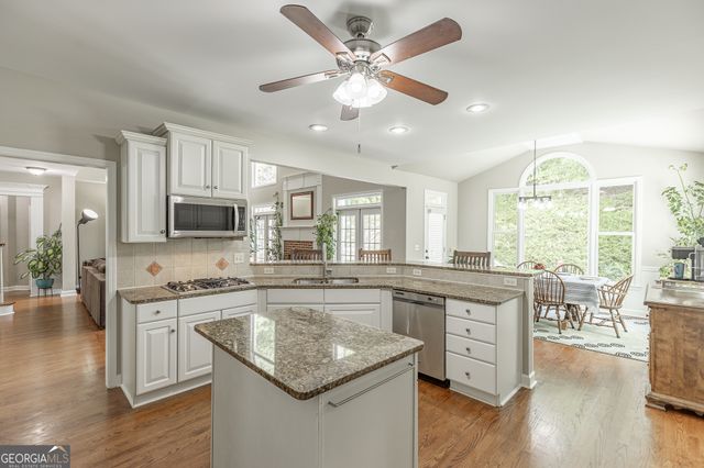 272 Lostwood Trail, Sugar Hill, GA 30518