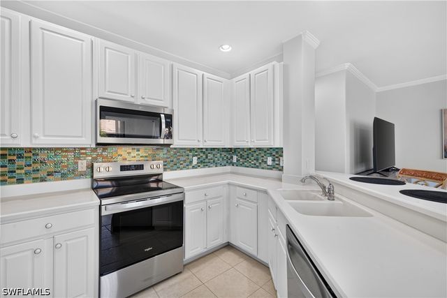 1379 Artesia DR E 601, Naples, FL 34113