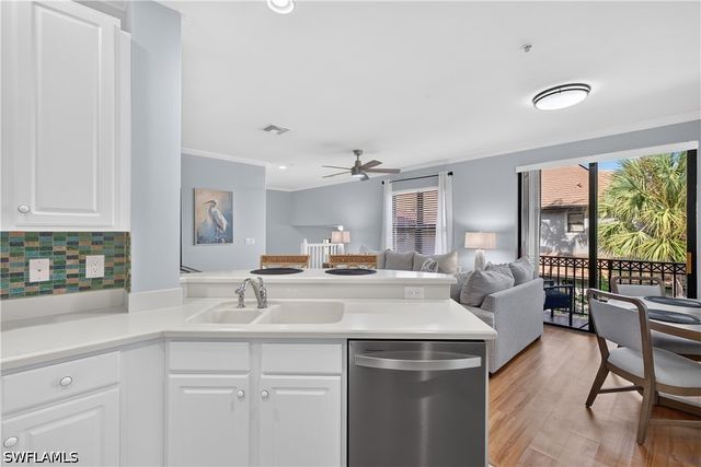 1379 Artesia DR E 601, Naples, FL 34113