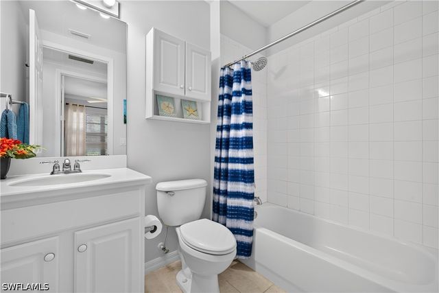 1379 Artesia DR E 601, Naples, FL 34113