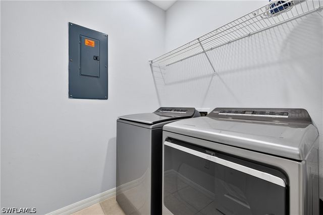1379 Artesia DR E 601, Naples, FL 34113