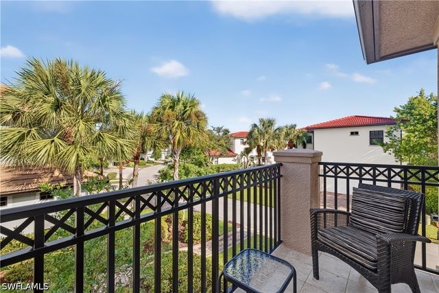 1379 Artesia DR E 601, Naples, FL 34113
