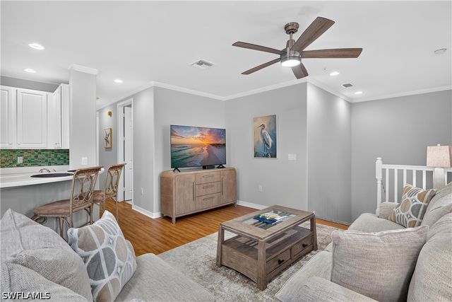 1379 Artesia DR E 601, Naples, FL 34113