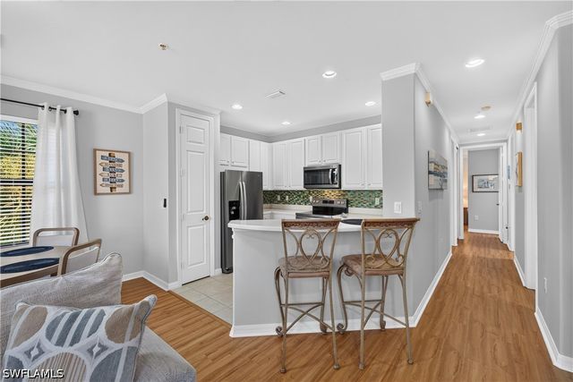 1379 Artesia DR E 601, Naples, FL 34113