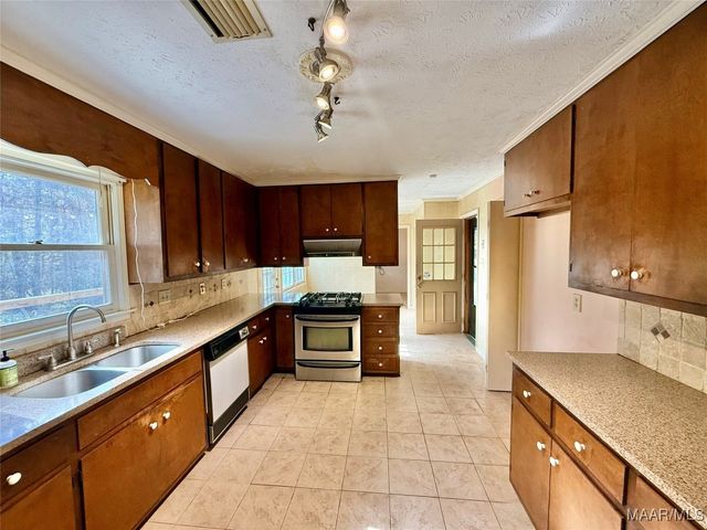 2112 County Road 80 ., Selma, AL 36703