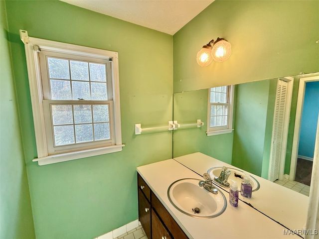 2112 County Road 80 ., Selma, AL 36703