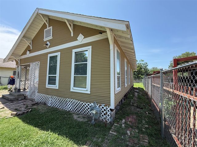 3010 Jerome Street, Dallas, TX 75223