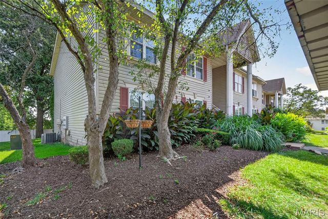 1044 Sugar Creek Court 5, St Peters, MO 63376