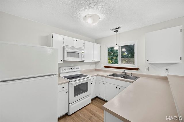 1044 Sugar Creek Court 5, St Peters, MO 63376