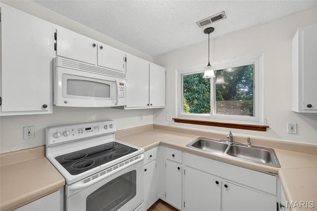 1044 Sugar Creek Court 5, St Peters, MO 63376