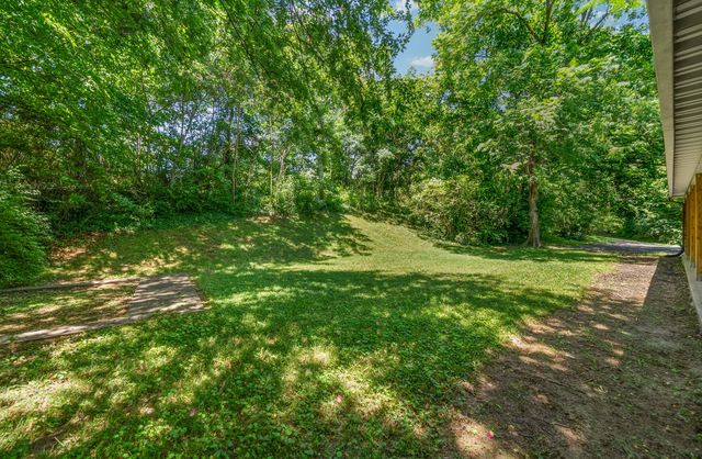 509 Rosewood Dr, Clarksville, TN 37043