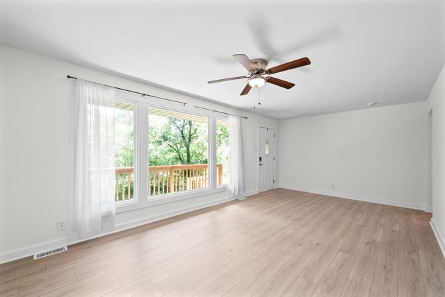 509 Rosewood Dr, Clarksville, TN 37043