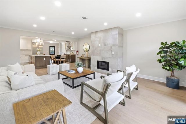 613 Hillcrest Road, Ridgewood, NJ 07450