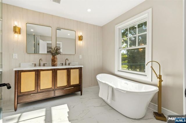 613 Hillcrest Road, Ridgewood, NJ 07450