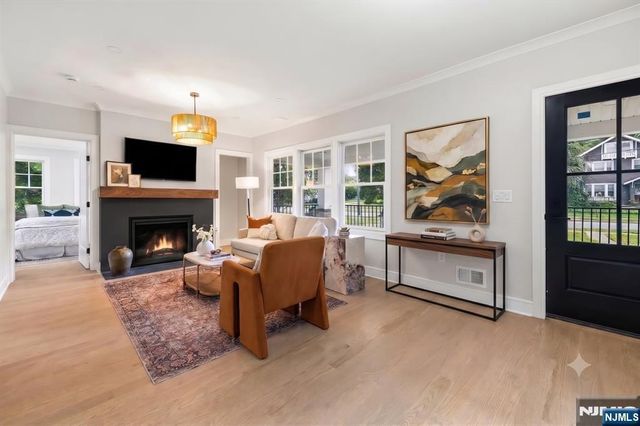 613 Hillcrest Road, Ridgewood, NJ 07450