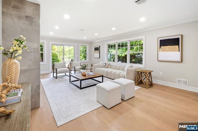 613 Hillcrest Road, Ridgewood, NJ 07450