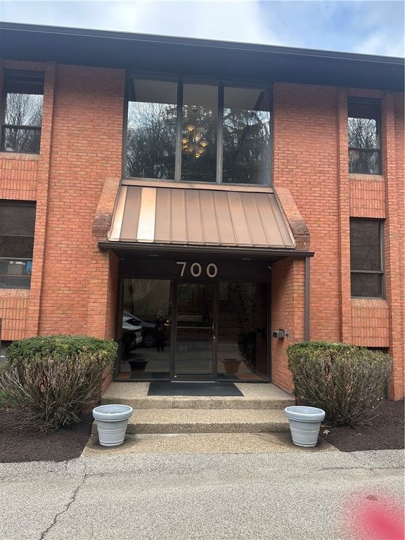 708 McKnight Park Drive, Ross Twp, PA 15237