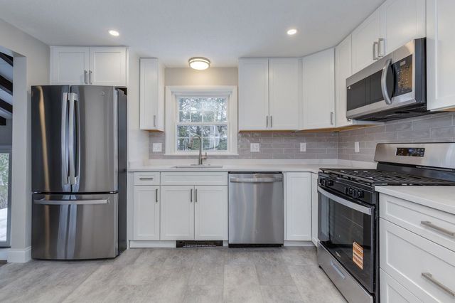 16 Emerson Road, Nashua, NH 03062