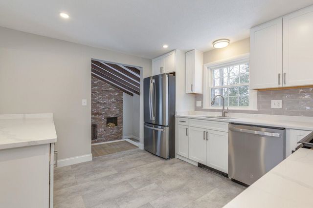 16 Emerson Road, Nashua, NH 03062