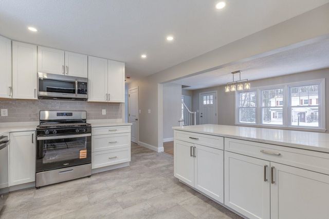 16 Emerson Road, Nashua, NH 03062