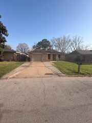 1602 Willow Rock Road, Houston, TX 77088
