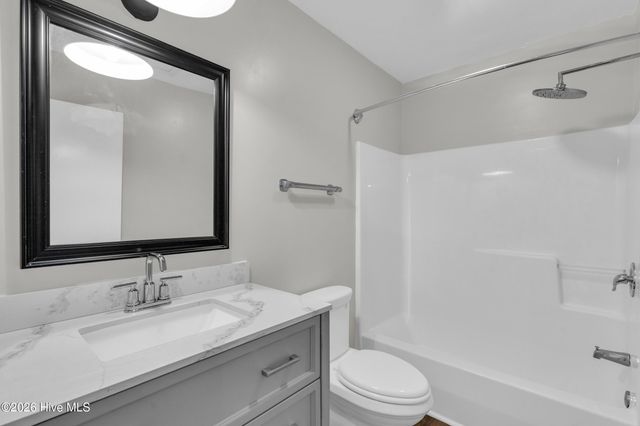 5221 Largo Court 4c- 202, Wilmington, NC 28409