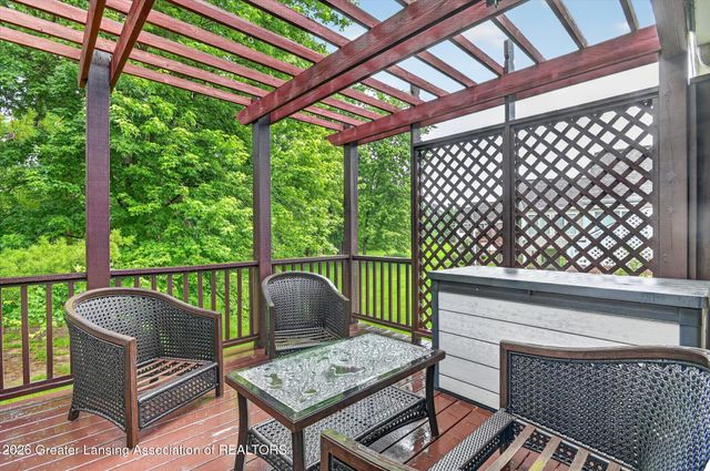 27 Aviemore Drive, Mason, MI 48854