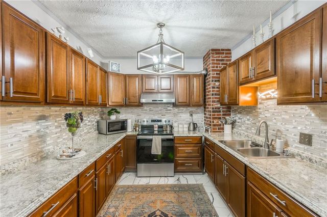 135 Elmwood Avenue, Kansas City, MO 64123