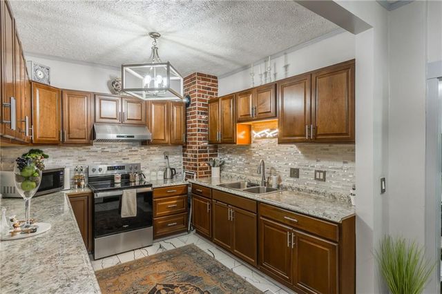 135 Elmwood Avenue, Kansas City, MO 64123