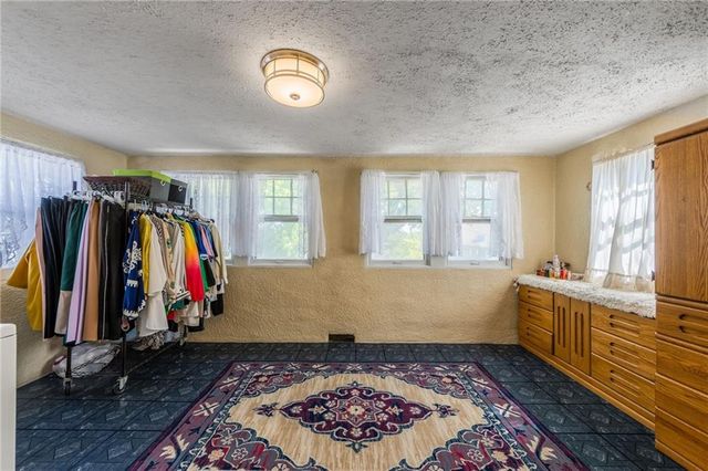 135 Elmwood Avenue, Kansas City, MO 64123