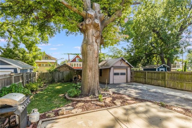 135 Elmwood Avenue, Kansas City, MO 64123