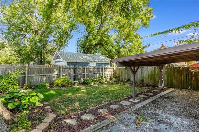 135 Elmwood Avenue, Kansas City, MO 64123