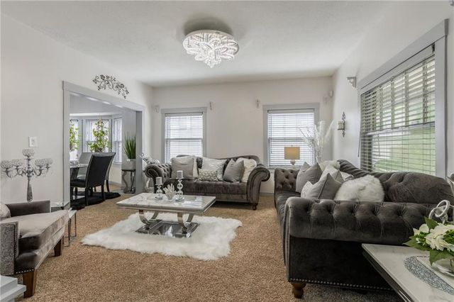 135 Elmwood Avenue, Kansas City, MO 64123