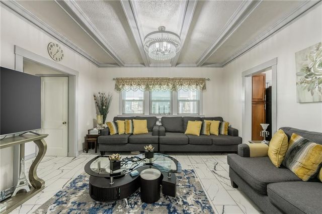 135 Elmwood Avenue, Kansas City, MO 64123