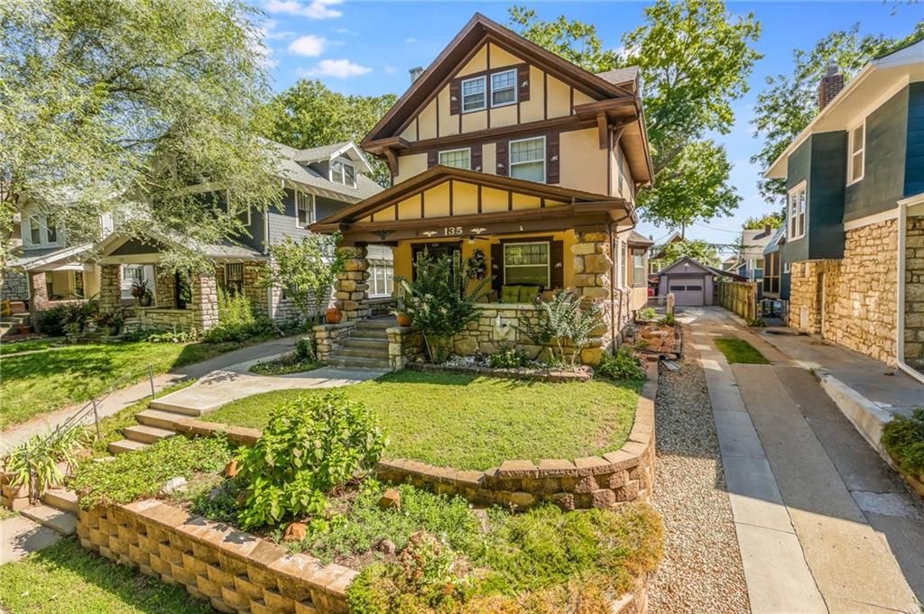 135 Elmwood Avenue, Kansas City, MO 64123
