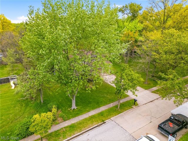 4501 Chatwood Drive, Stow, OH 44224