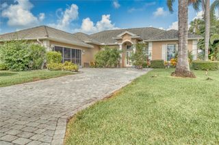 422 NW Dover Ct, Port St Lucie, FL 34983