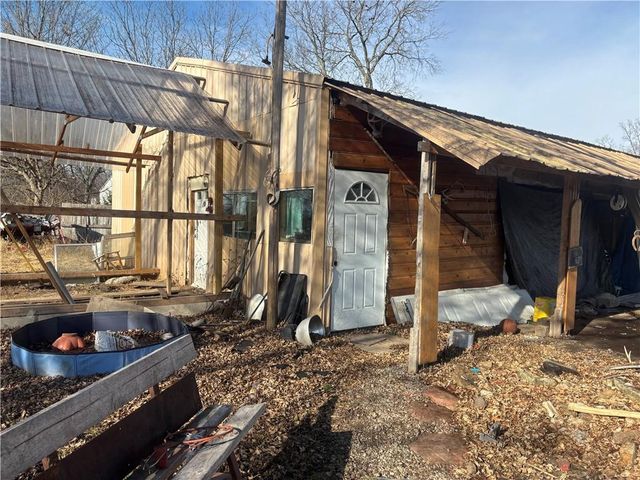 210 S Walnut Street, Houstonia, MO 65333