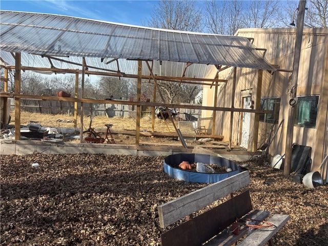 210 S Walnut Street, Houstonia, MO 65333