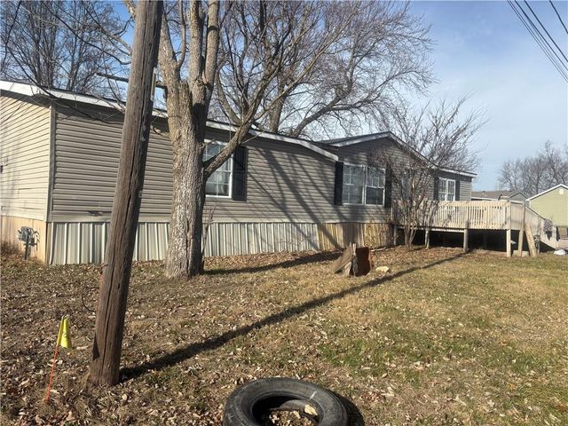 210 S Walnut Street, Houstonia, MO 65333