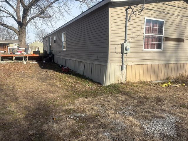 210 S Walnut Street, Houstonia, MO 65333