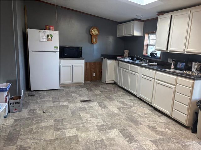 210 S Walnut Street, Houstonia, MO 65333