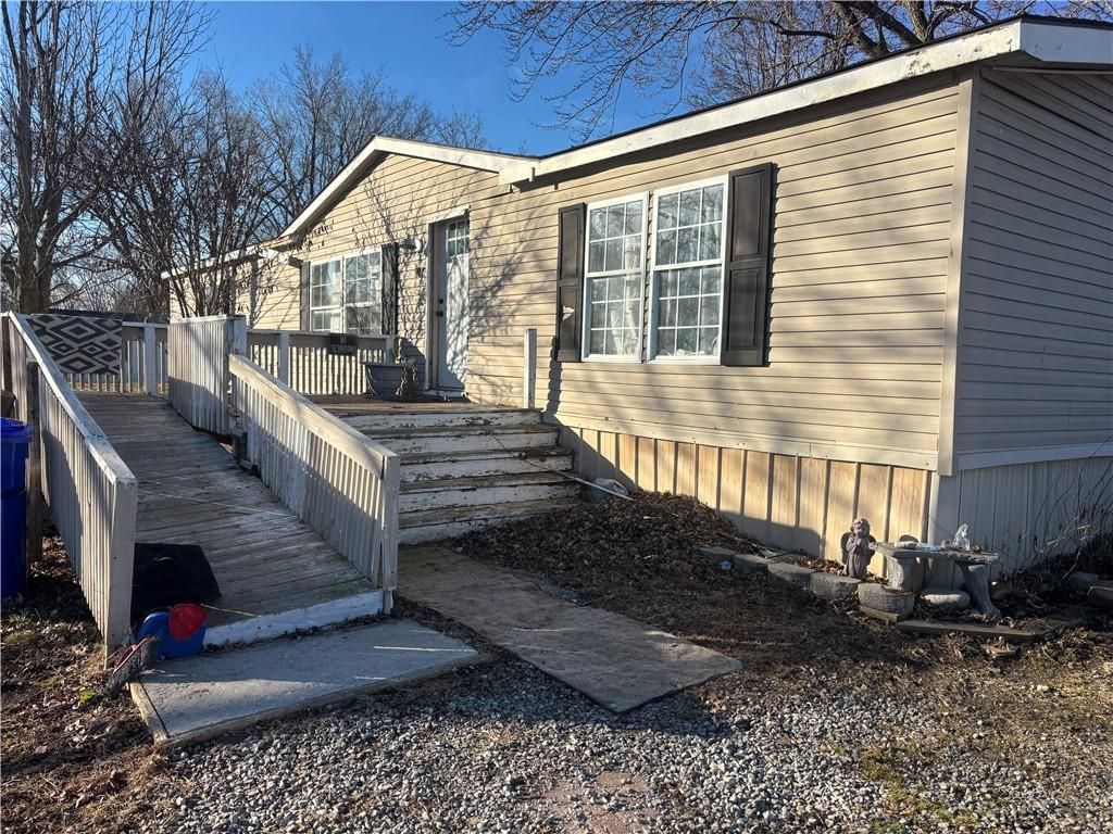 210 S Walnut Street, Houstonia, MO 65333