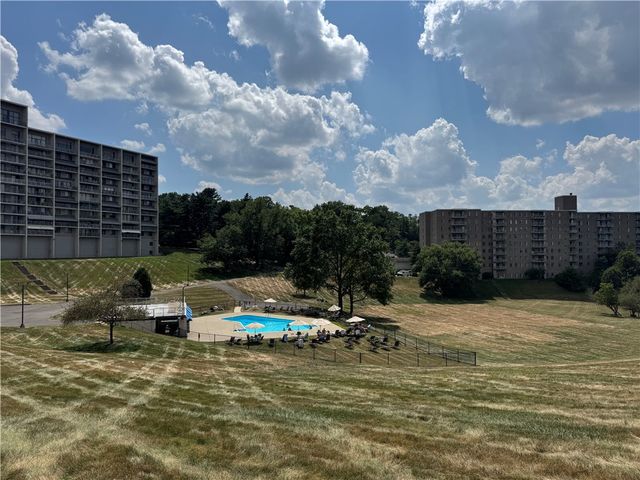 1160 Bower Hill 314A, Mt Lebanon, PA 15243